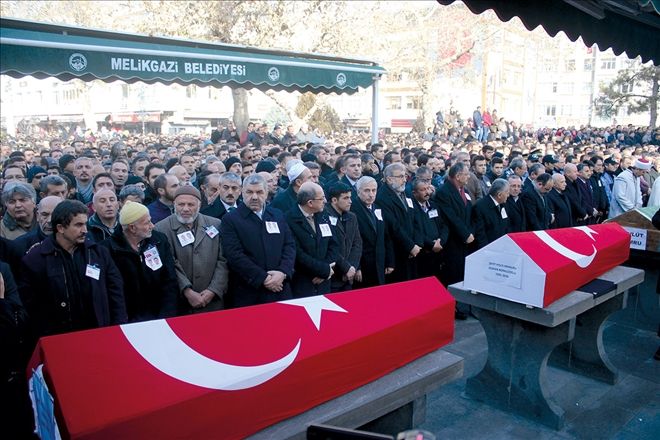 ŞEHİTLER YAN YANA UĞURLANDI