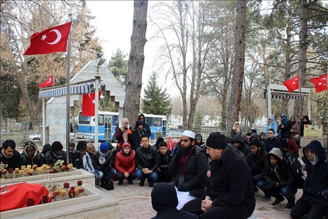 80 ülkeden 120 öğrenci Polis Şehitliği´ni ziyaret etti 