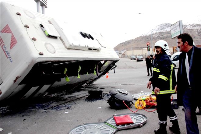 İşçileri taşıyan servis midibüsleri çarpıştı: 22 yaralı