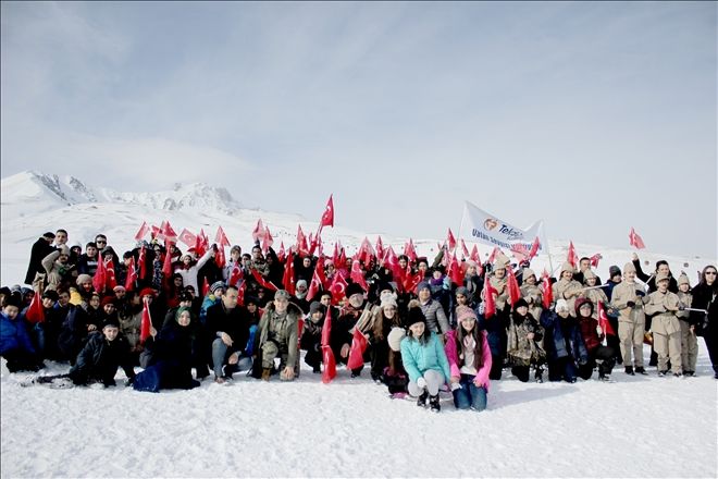 Öğrencilerinden vatan sevgisi yürüyüşü 