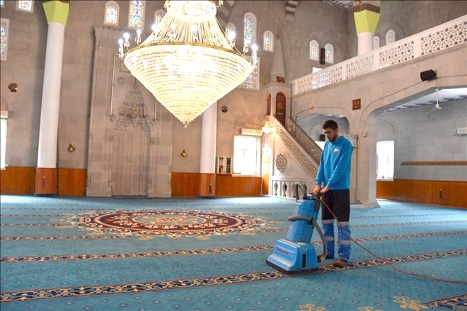 Kocasinan 239 Camiyi Periyodik Şekilde Temizliyor