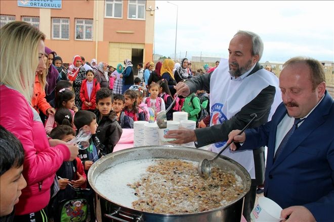 Eğitim Bir-Sen´den öğrencilere bin kişilik aşure ikramı 