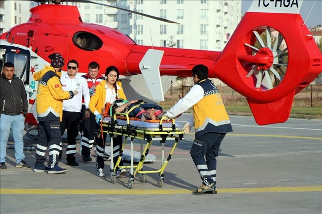 Uçuruma düşen adam, hava ambulansıyla hastaneye kaldırıldı 