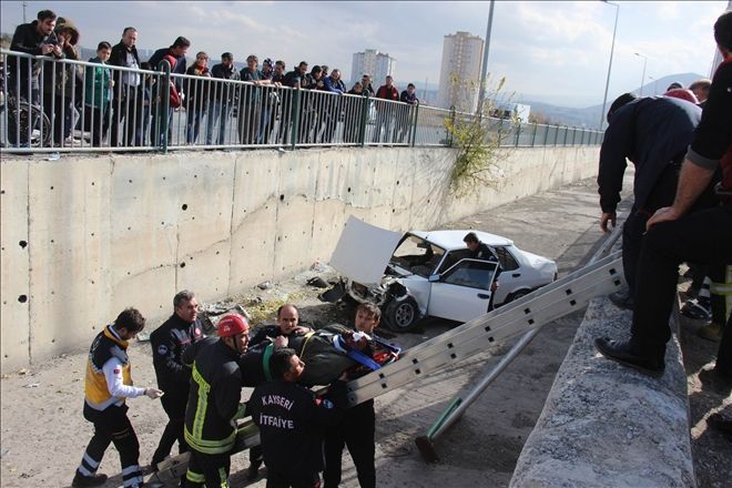 Otomobil kanala uçtu: 1 yaralı 