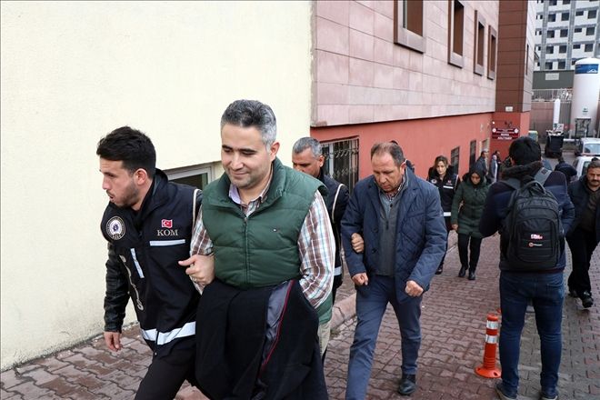 Şirket hatları üzerinden ByLock kullanan 3 kişi gözaltına alındı 