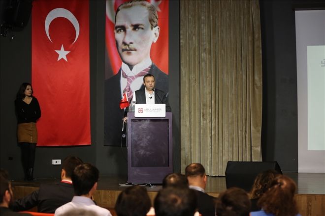 AGÜ´de ?Türk Gayrimenkul Sektörüne Genel Bakış? Konulu Panel 