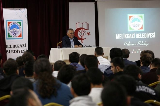 Büyükkılıç, ´Gençlerle Baş Başa´ programına katıldı 