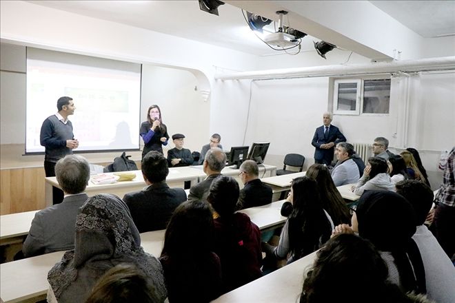 Güney Koreli öğretim görevlisi liseli öğrencilere ?İngilizce´nin önemini anlattı 