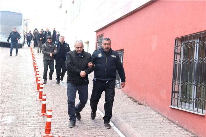 10 eski polis tutuklandı