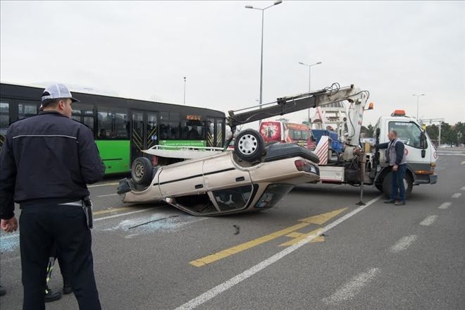 Otomobil takla attı: 3 yaralı