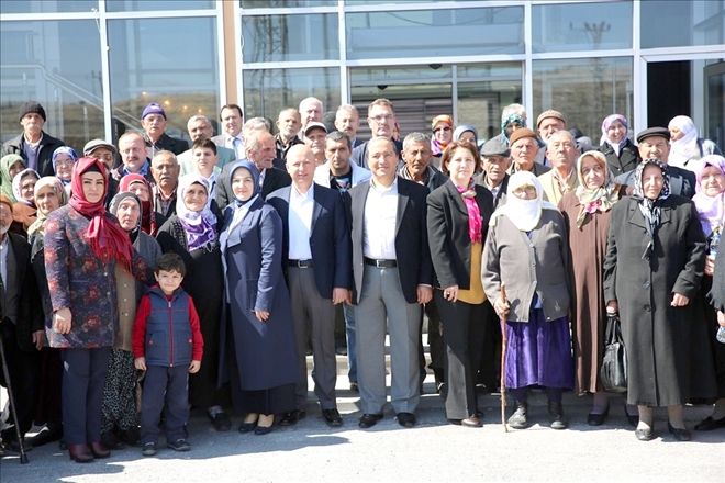 Çolakbayrakdar çifti, yaşlıları Marina´da ağırladı