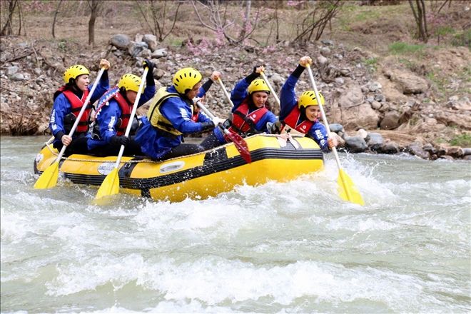 Yahyalı´da rafting rüzgarı esti