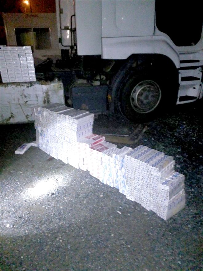 Tırın zulasından 2 bin 940 paket kaçak sigara çıktı