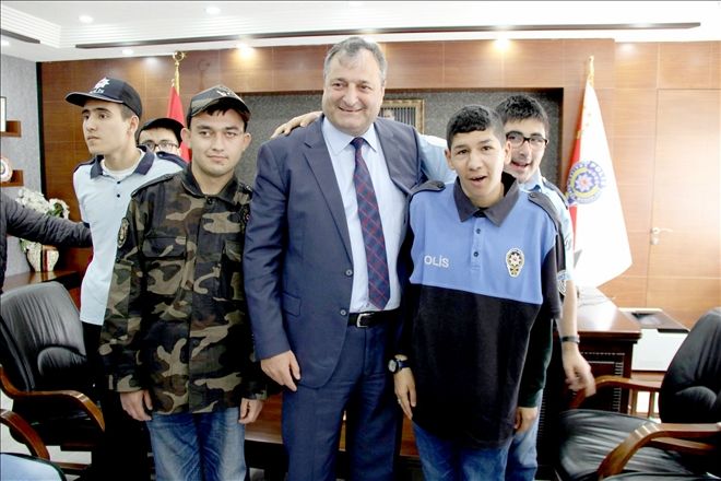 Kayseri İl Emniyet Müdürlüğü engelli öğrencileri unutmadı