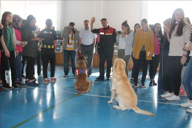 Jandarma öğrencileri hayatta karşılaşabilecekleri güçlüklere karşı uyardı