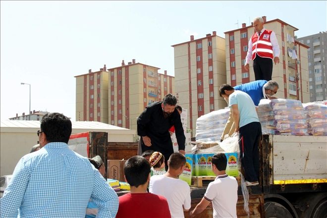 Türk Kızılay´ından Doğu Türkistanlılara yardım