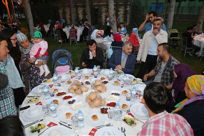 Başkan Çelik, yabancı uyruklu üniversite öğrencilerle iftar yaptı