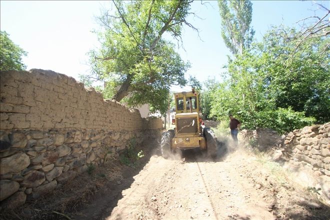 Köylerde arazi yol çalışmaları seferberliği