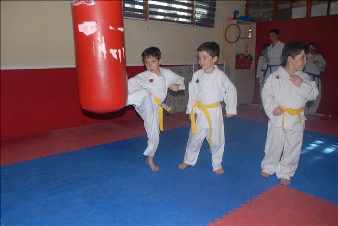 Üçüz karateciler, Kayseri üçüncüsü oldu