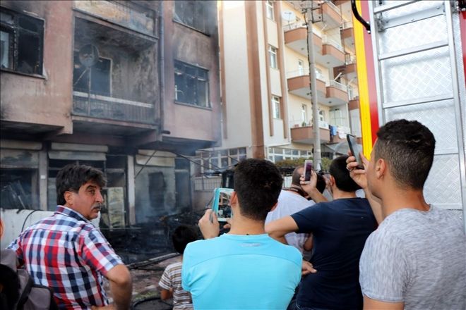 Bina yandı vatandaş canlı yayın yaptı 