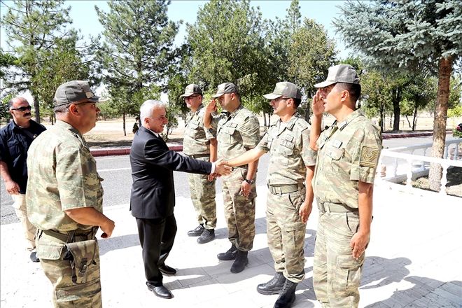 Vali Kamçı KYK ve Mühimmat Bölge Komutanlığını Ziyaret Etti