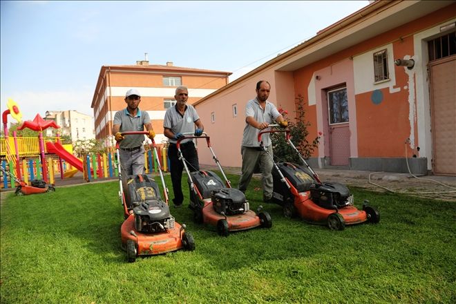 Talas´ta okulların bahçe temizliği yapıldı