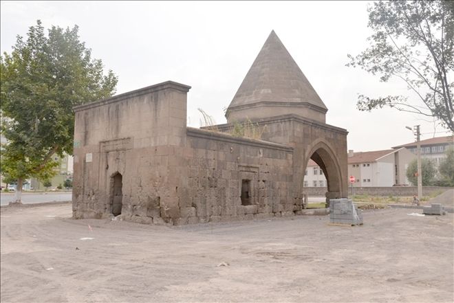 Dört Ayaklı Türbesi için onarım ve çevre düzenlemesi