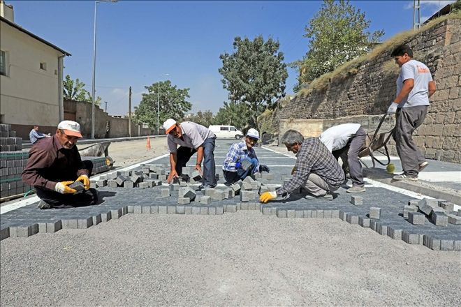 Erhan caddesinde üst yapı çalışması başladı