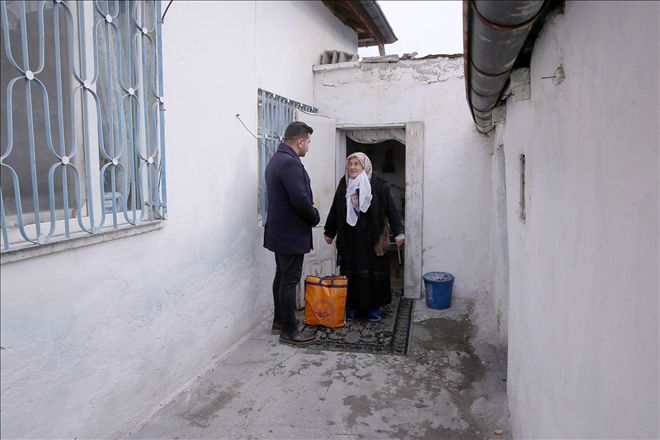 Büyükşehir Belediyesi ihtiyaç sahiplerinin evlerine yemek servisi yapıyor 