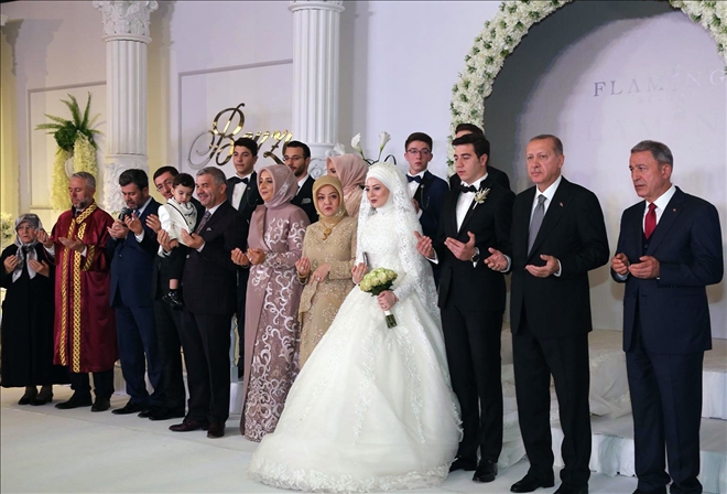 Cumhurbaşkanı, Furkan ve Beyza çiftinin nikah şahidi oldu 