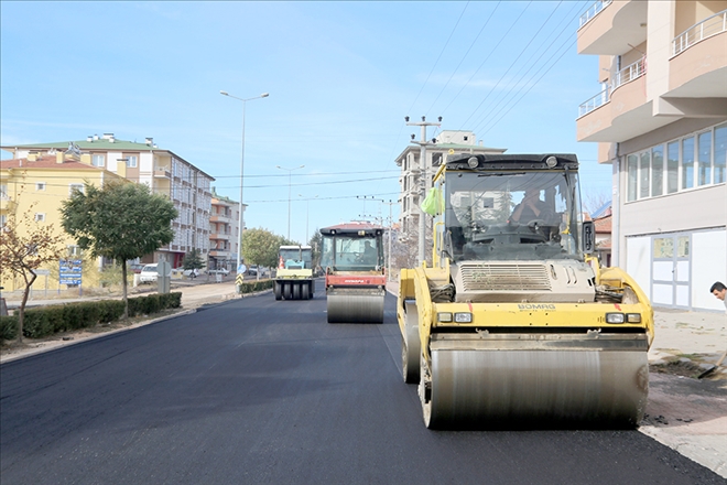 Develi´de sıcak asfalt çalışmaları hız kesmeden devam ediyor 