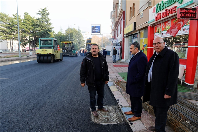 Başkan Cabbar sıcak asfalt yol çalışmalarını denetledi 