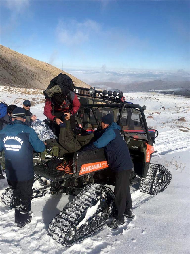 2 dağcı JAK ekipleri tarafından kurtarıldı 