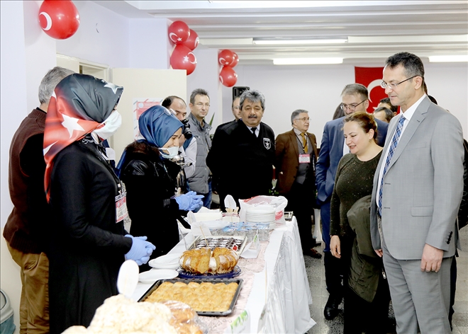 Kayseri Üniversitesi Meslek Yüksekokulunda kermes düzenlendi 