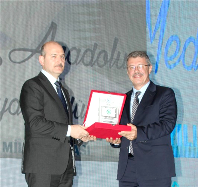 Bakan Soylu´dan Başkan Akay´a plaket 