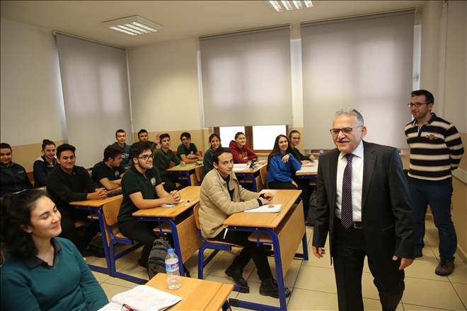 Başkan Büyükkılıç tarihi lisede tarihi bilgiler verdi 