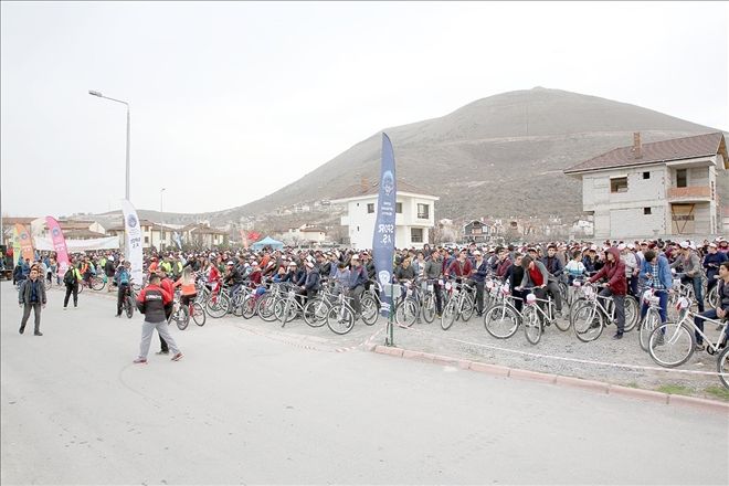 Yüzlerce bisikletli Çanakkale için pedal çevirdi 