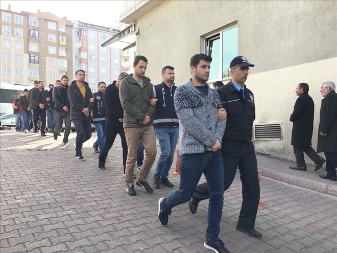 FETÖ operasyonunda gözaltına alınanlar adliyeye sevk edildi 