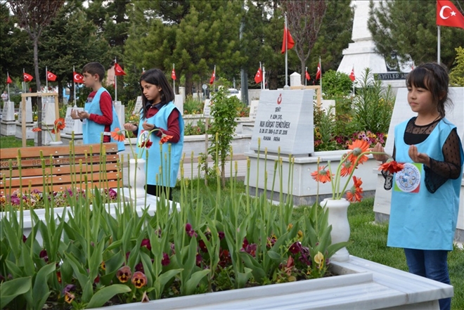 Melikgazi Belediyesi Çocuk Meclisi´nden şehitlik ziyareti 