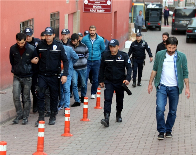 UYUŞTURUCU TACİRLERİ TUTUKLANDI