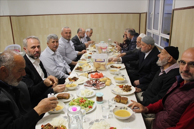 İL MÜFTÜSÜ  GÜVEN,  KUR´AN KURSU ÖĞRENCİLERİYLE İFTAR YAPTI