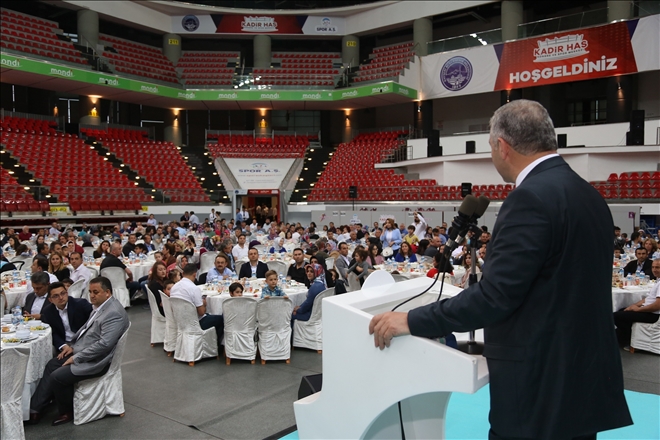 Başkan Çelik Belediye çalışanlarıyla iftar açtı 
