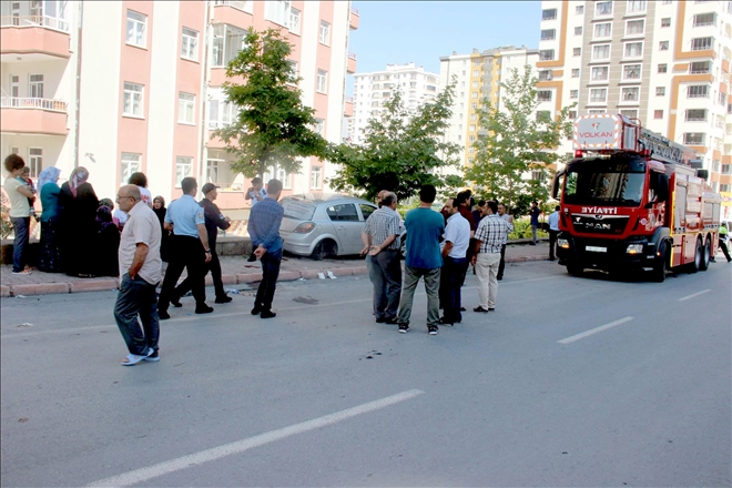 Ticari taksi ile otomobil çarpıştı: 1 yaralı 