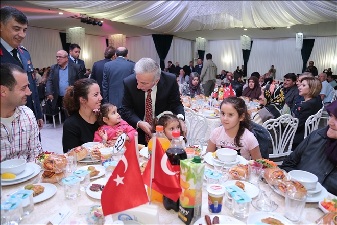 Vali Kamçı şehit aileleri ile iftar yemeğinde bir araya geldi 