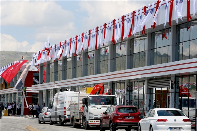 Şehir Hastanesi karşısındaki iş yerleri sahiplerine teslim edildi 