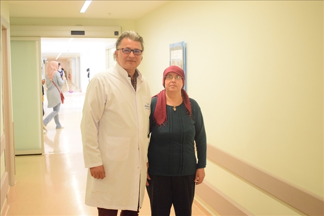 54 yaşındaki kadın 7 santimetrelik beyin tümöründen kurtuldu 
