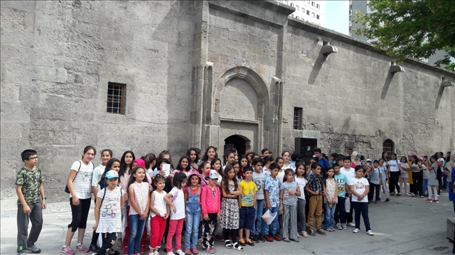 Melikgazi Belediyesi Çocuk Meclisi Yaz Kursu Öğrencileri Selçuklu Müzesini Gezdi 