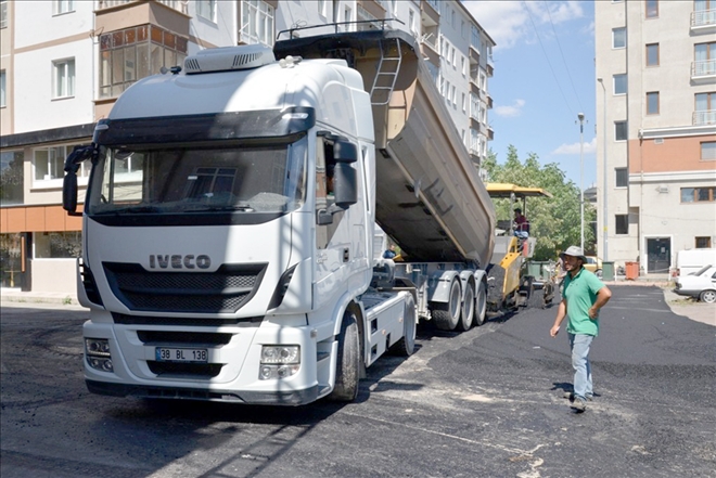 Osman Kavuncu Mahallesinde yollar yenileniyor 