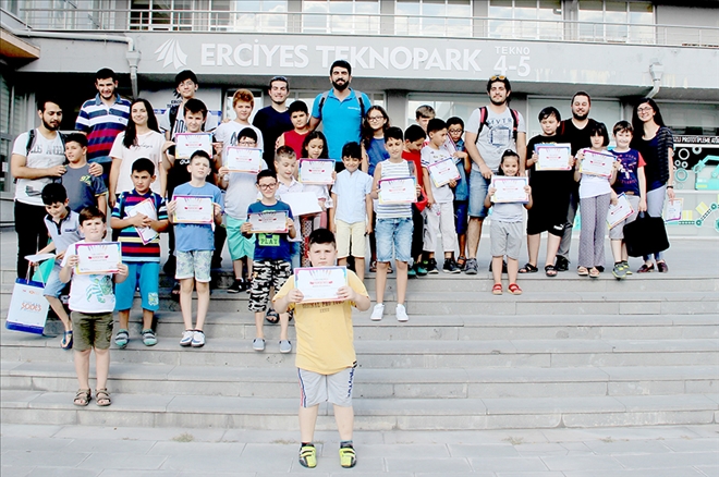 Lab Erciyes Çocuk Atölyesinde çocuklar eğlenirken öğrendi 