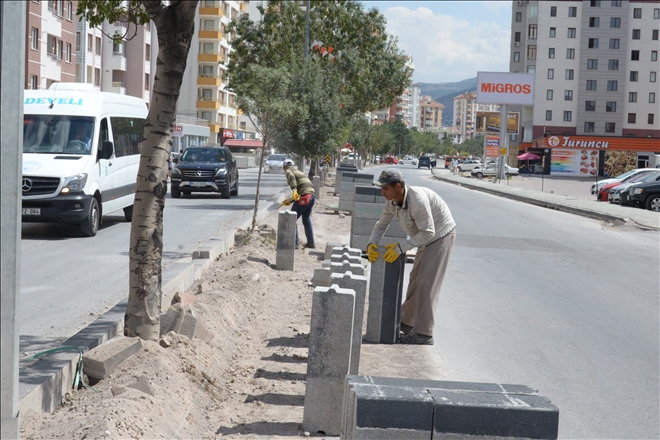 Melikgazi´den Nurihas ve Esenyurt Mahallelerinde Yaya Yolu ve Orta Refüj Çalışması 